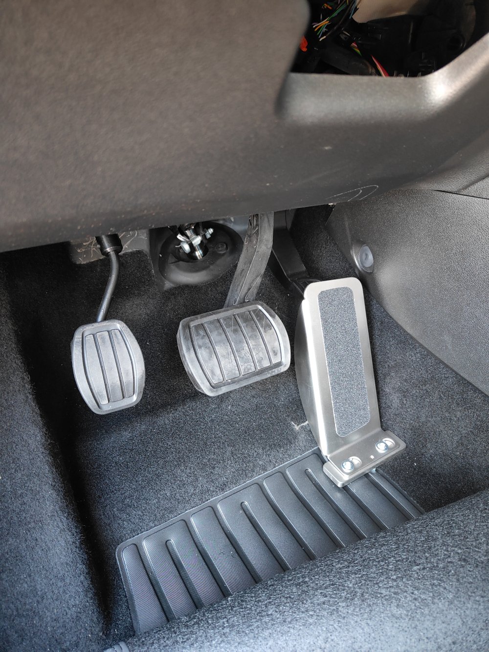 Acceleratore invertito a sinistra elettronico