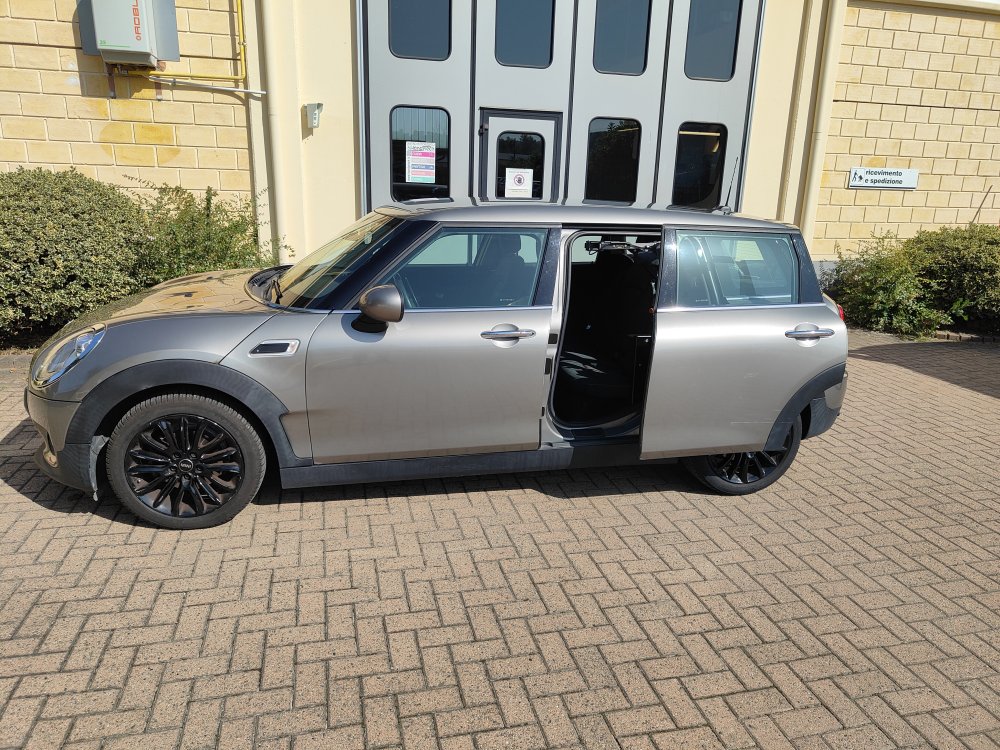 Porta posteriore rototraslante