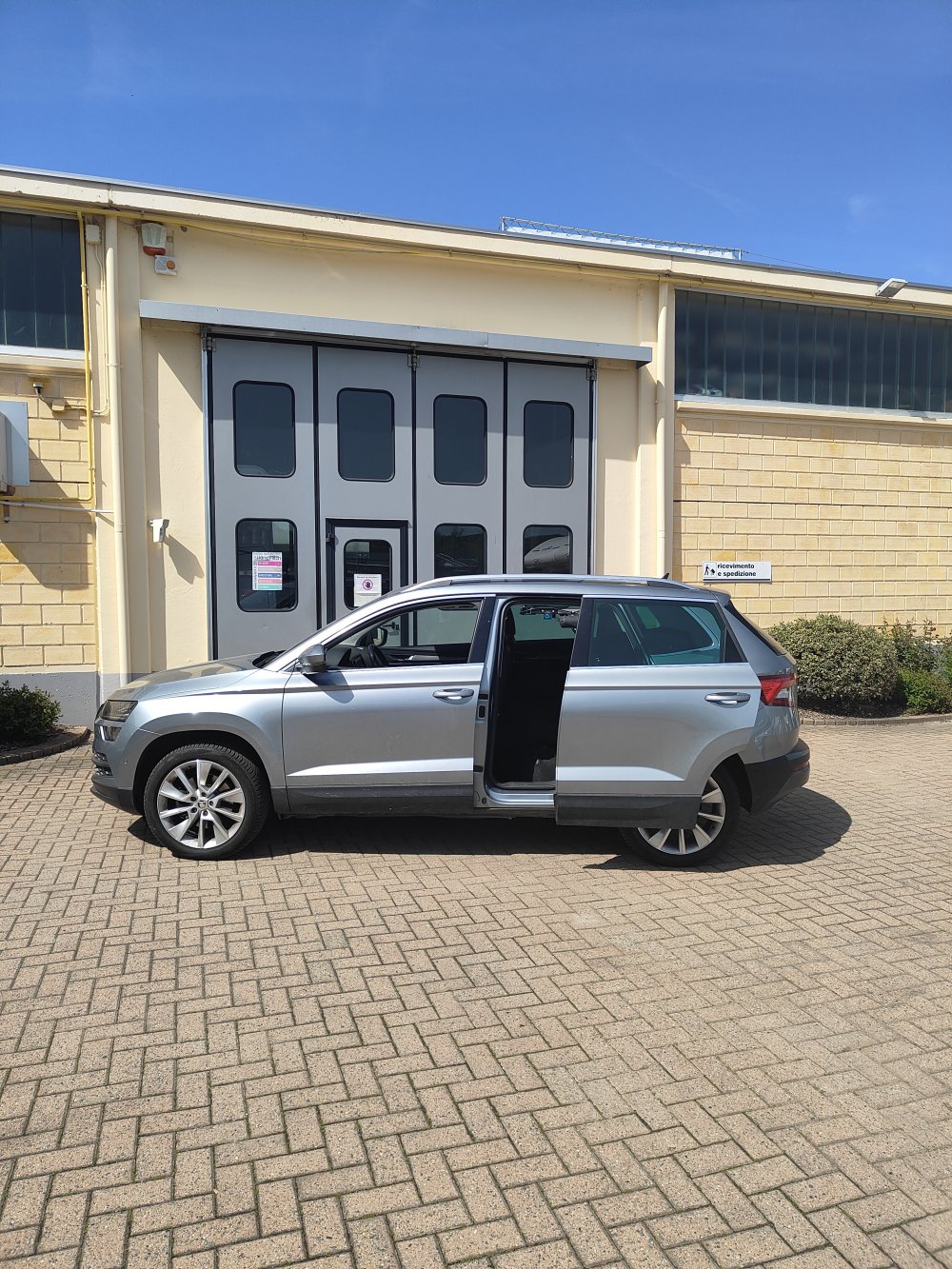 Porta posteriore rototraslante