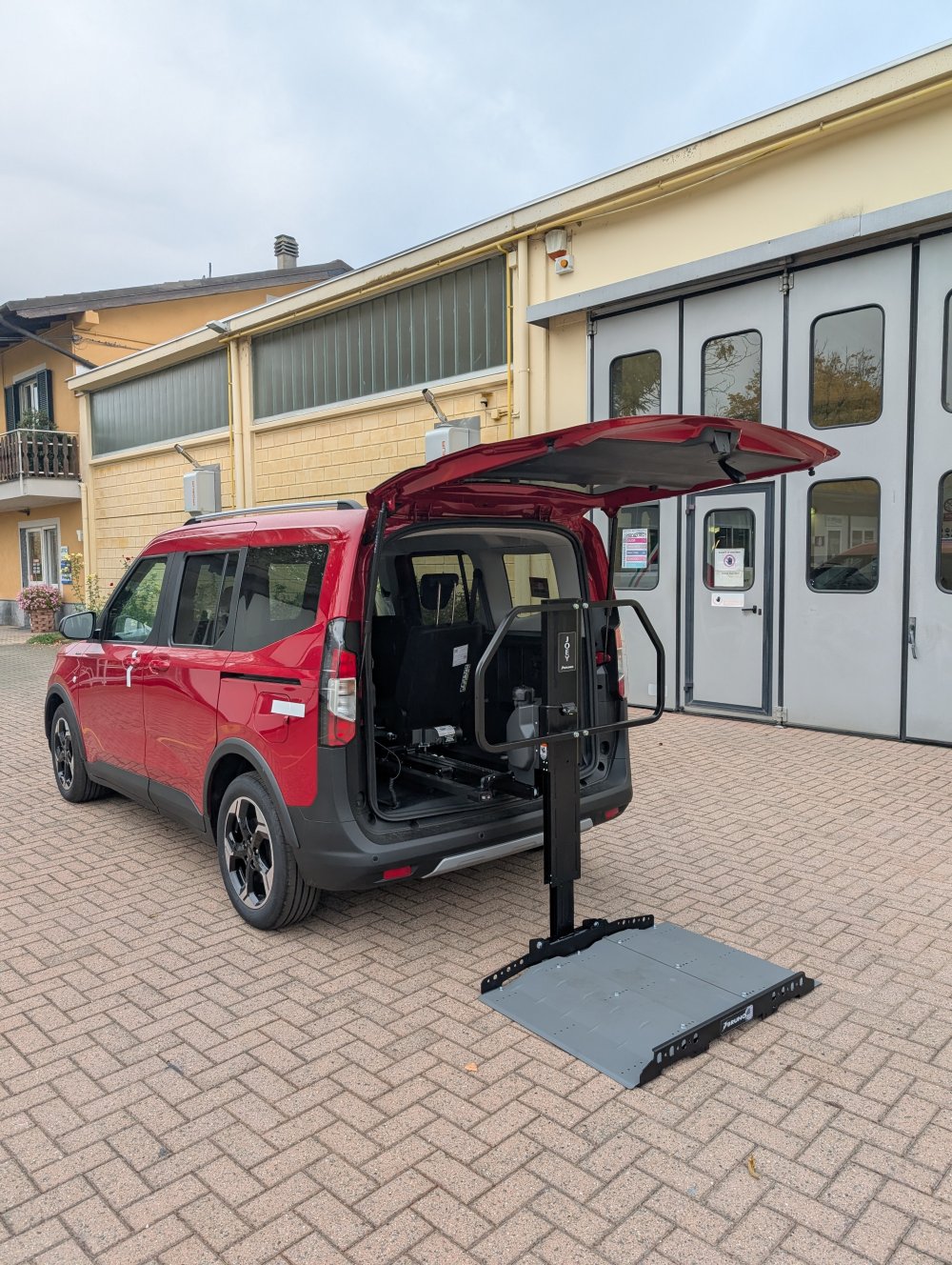 Piattaforma di carico per bagagliaio