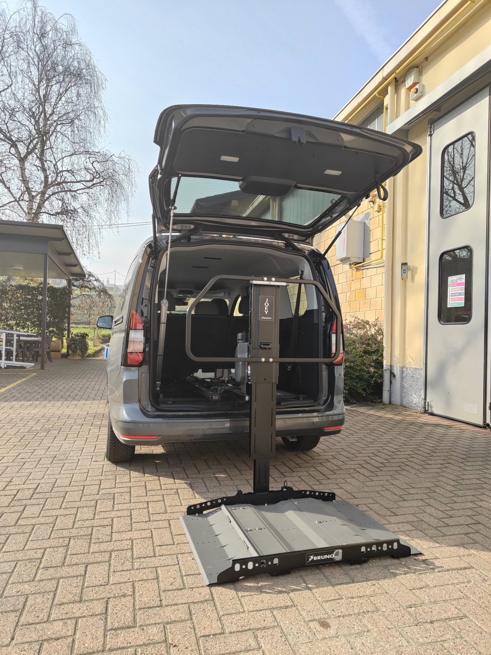 Piattaforma di carico per bagagliaio