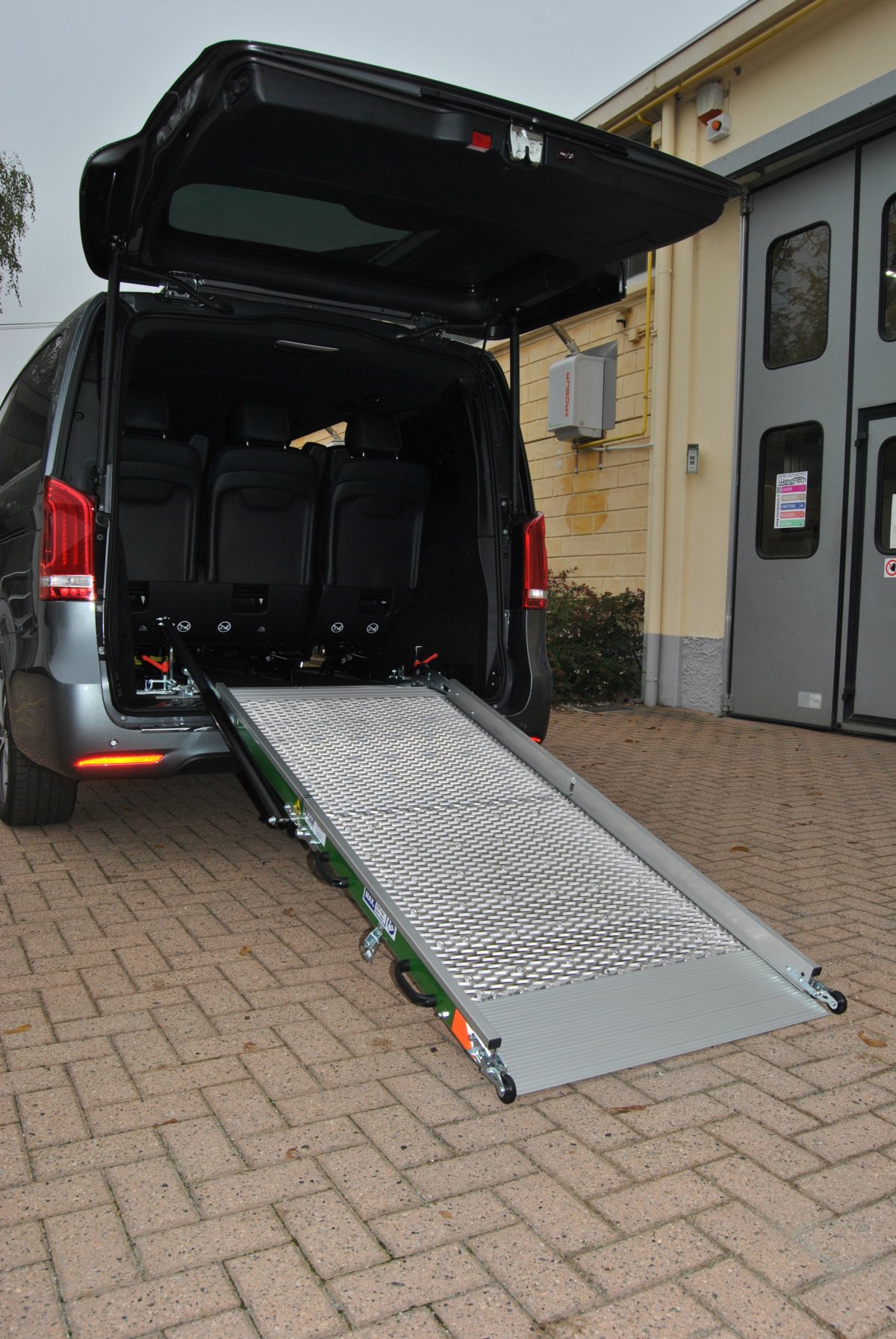 Rampe manuali ripieghevoli servoassistite