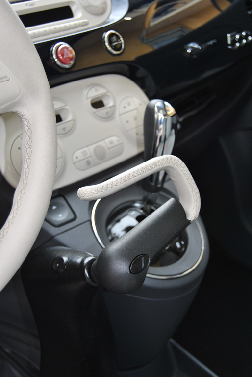 Monoleva acceleratore e freno con impugnature contenitive