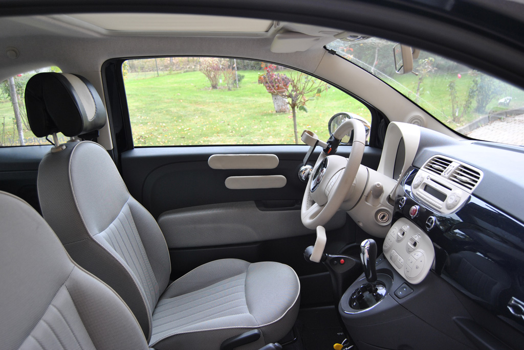 Monoleva acceleratore e freno con impugnature contenitive