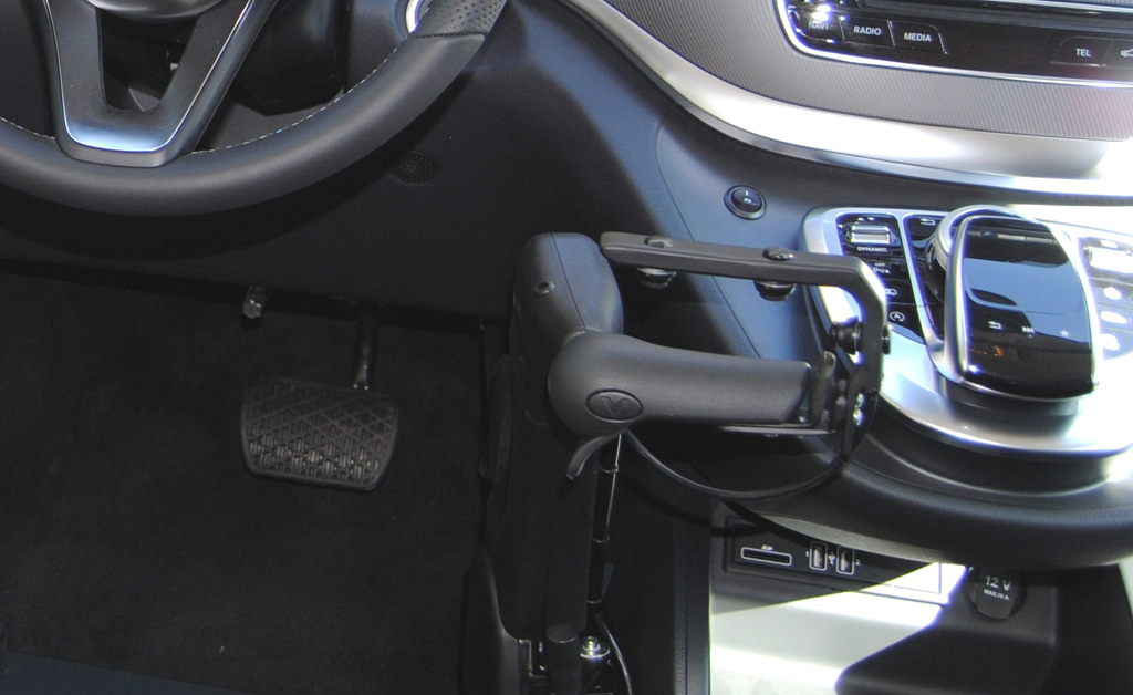 Monoleva acceleratore e freno con impugnature contenitive