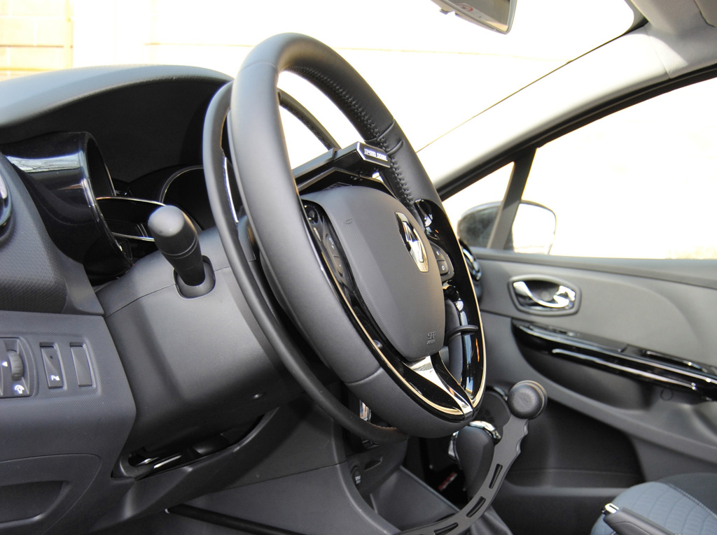 Acceleratore a cerchio sotto-volante