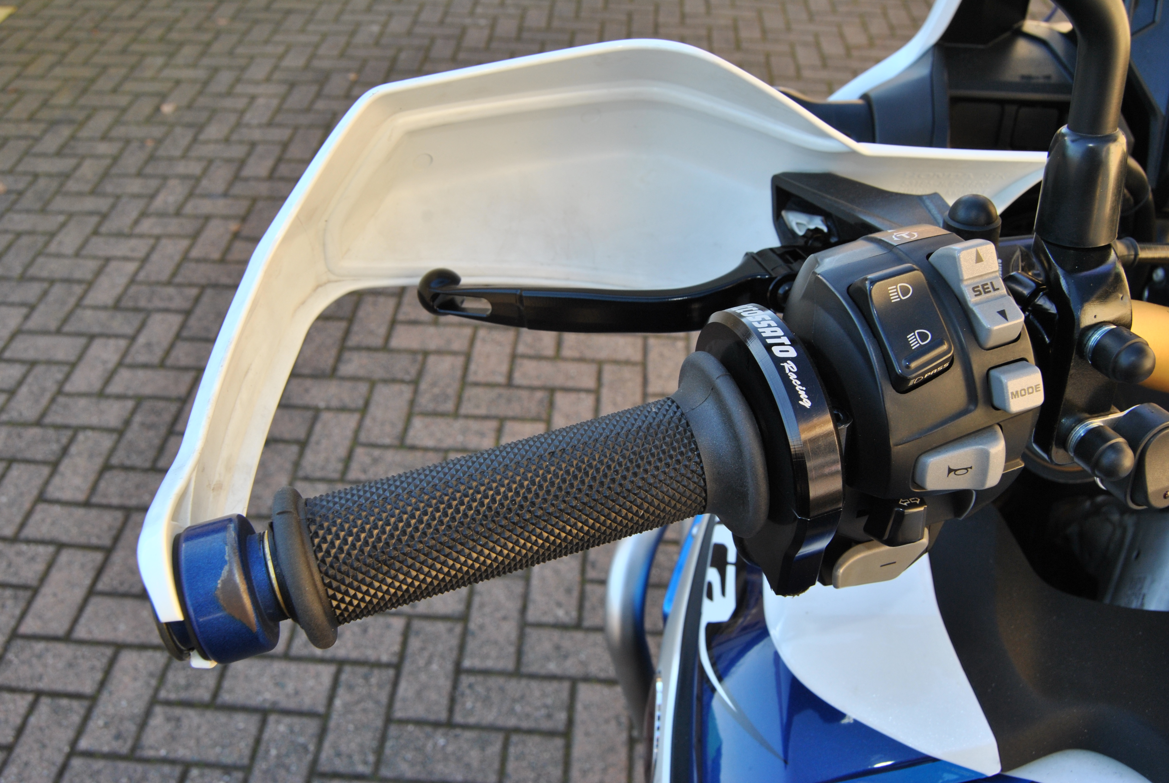 Spostamento acceleratore a sinistra