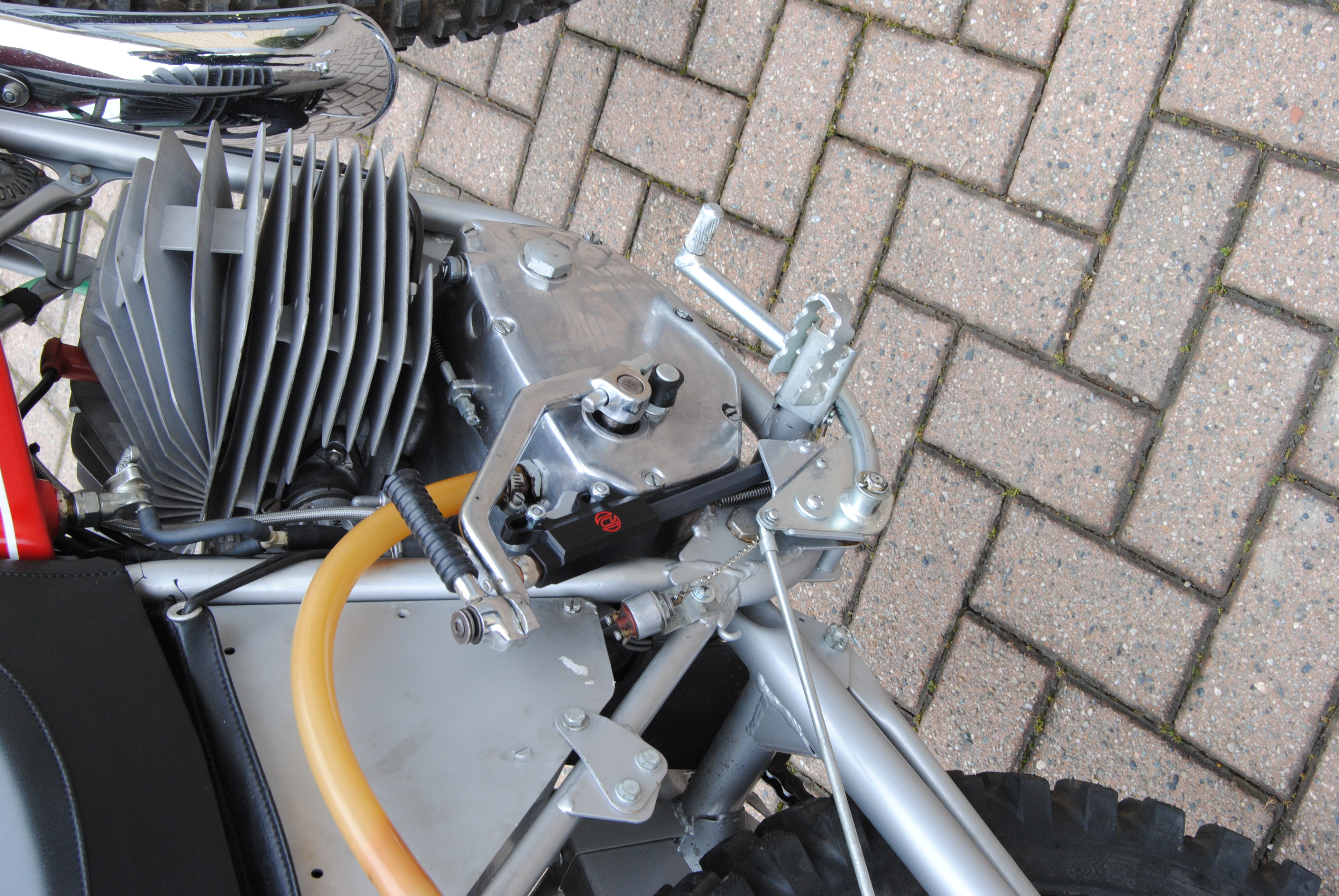 Freno posteriore a pollice