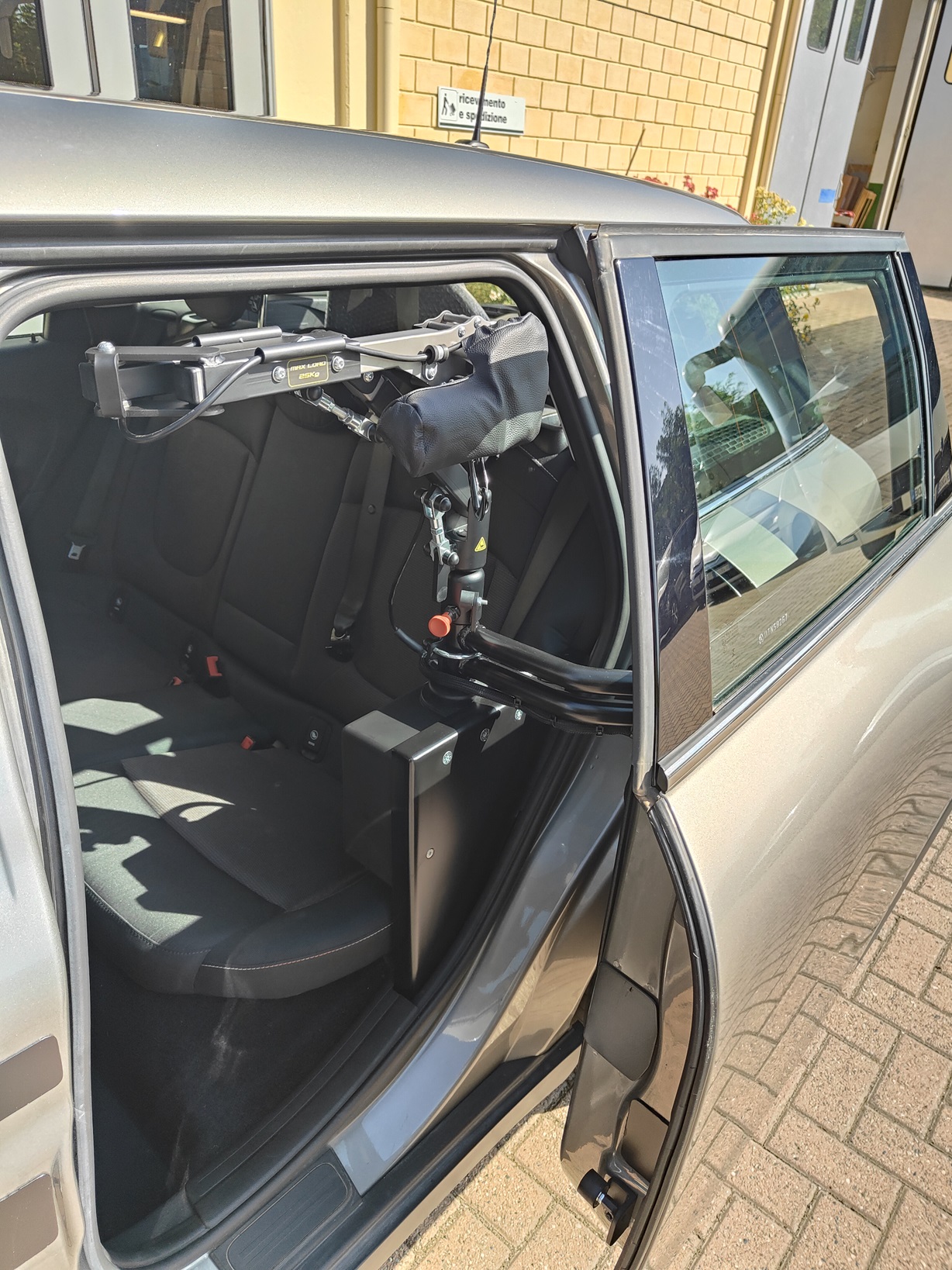 Verricello solleva carrozzina