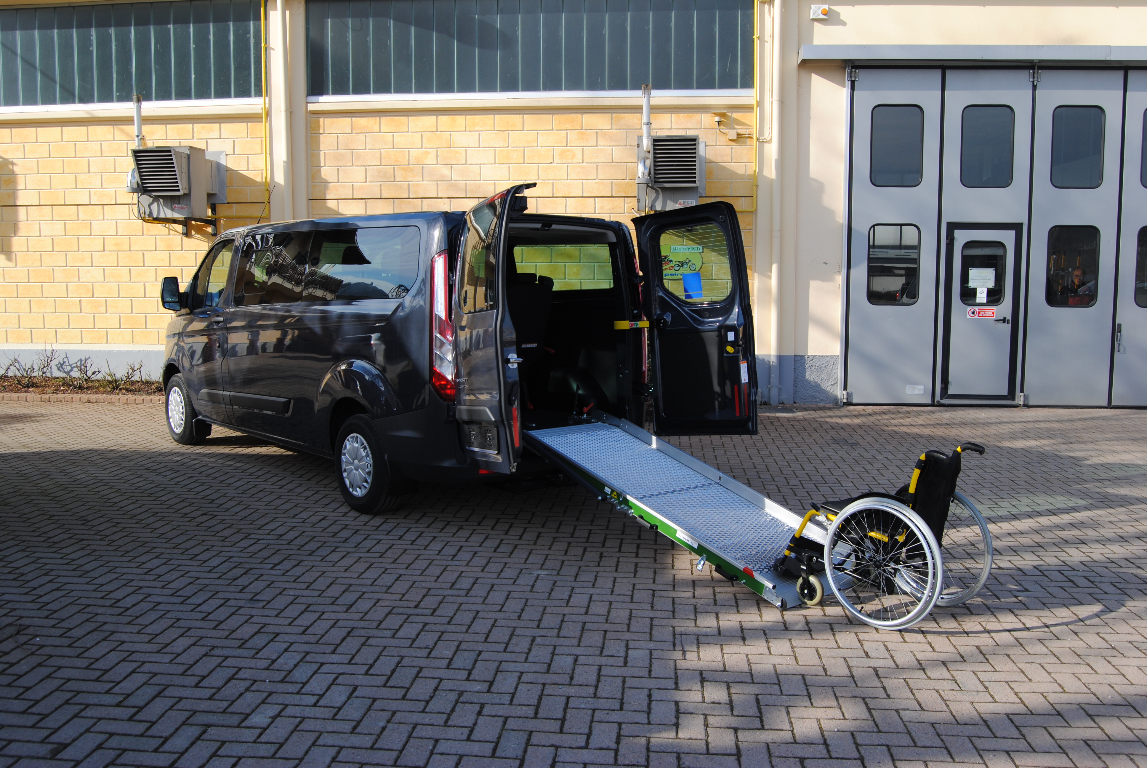 Trasporto collettivo con sollevatori automatici o rampe servoassistite