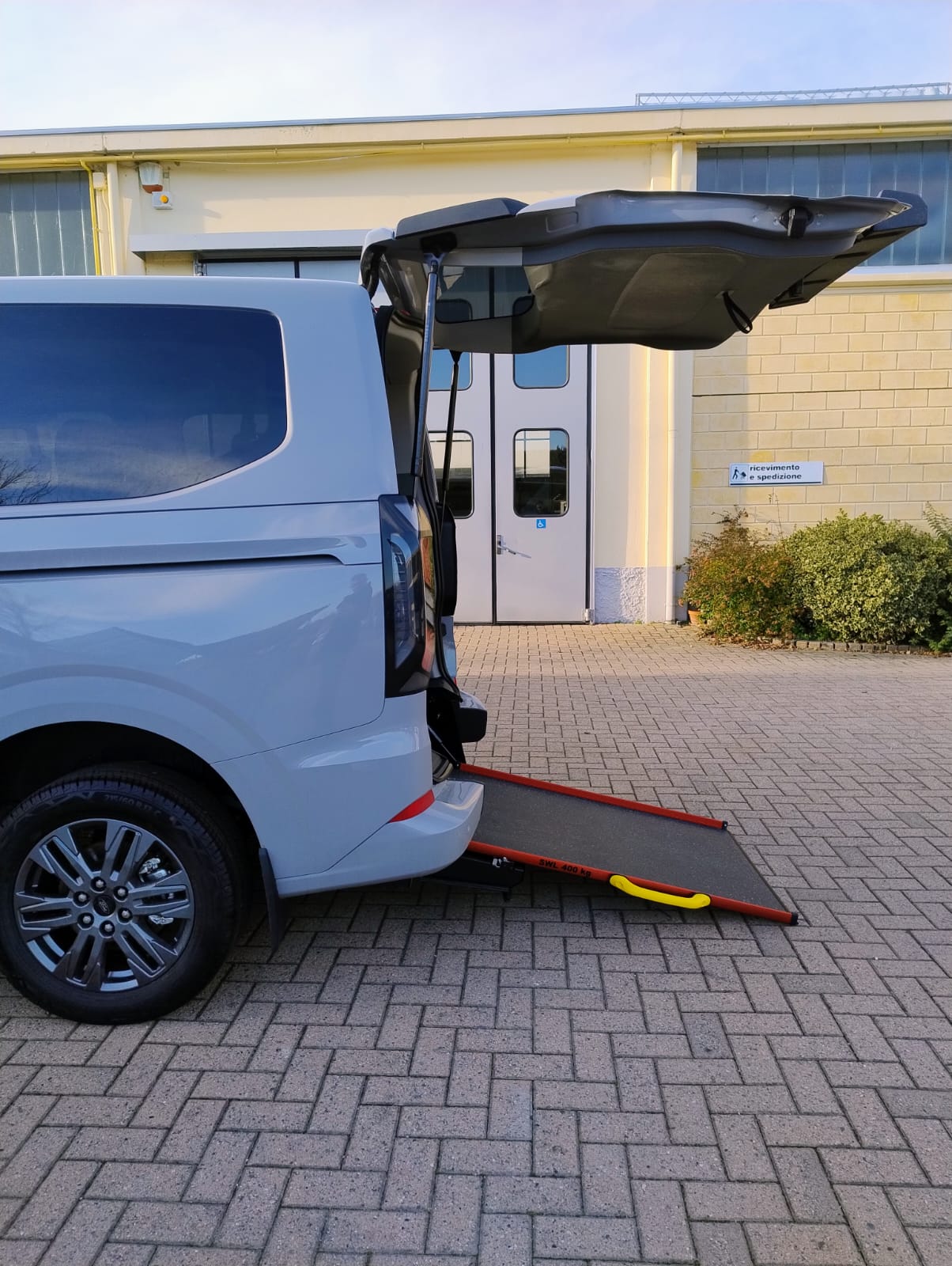 NUOVO FORD TOURNEO CUSTOM TITANIUM "INDEPENDENCE"