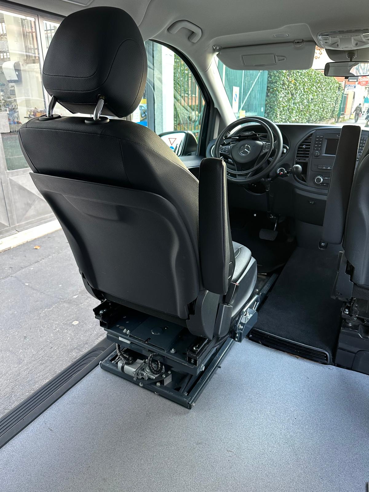 MERCEDES VITO SALI E GUIDA