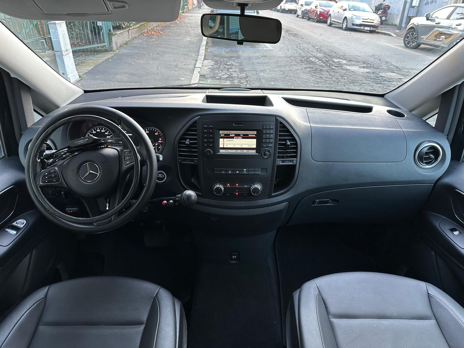 MERCEDES VITO SALI E GUIDA