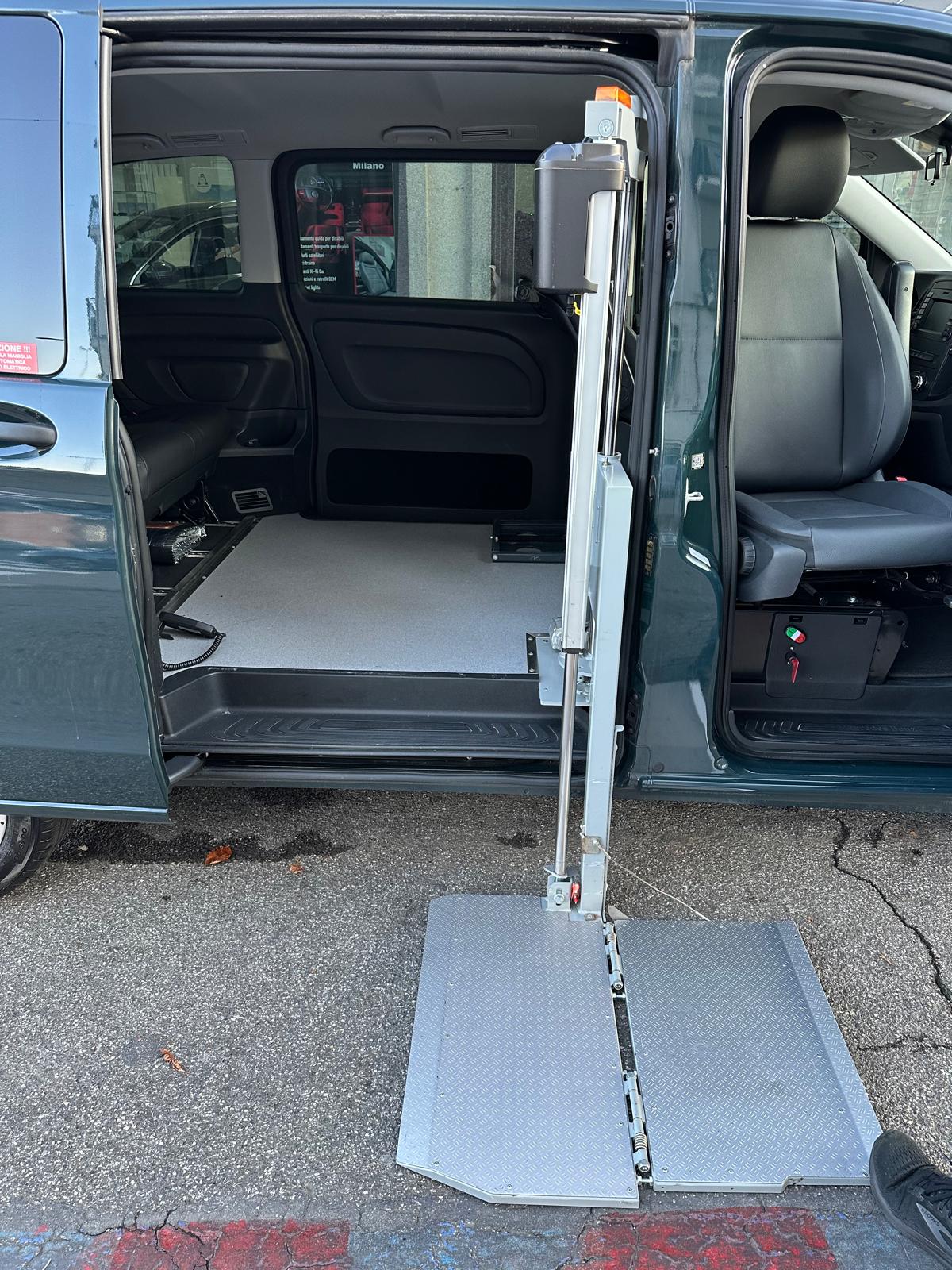 MERCEDES VITO SALI E GUIDA